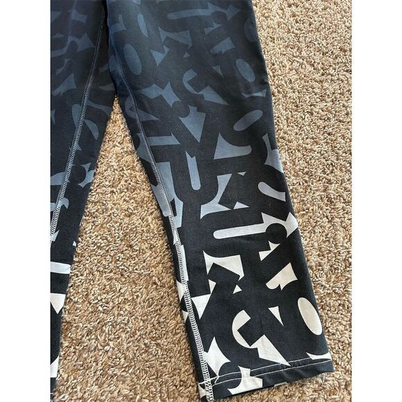 Nike Women's XS Capri Leggings Multicolor Dri-FIT Yoga Running - Picture 2 of 6